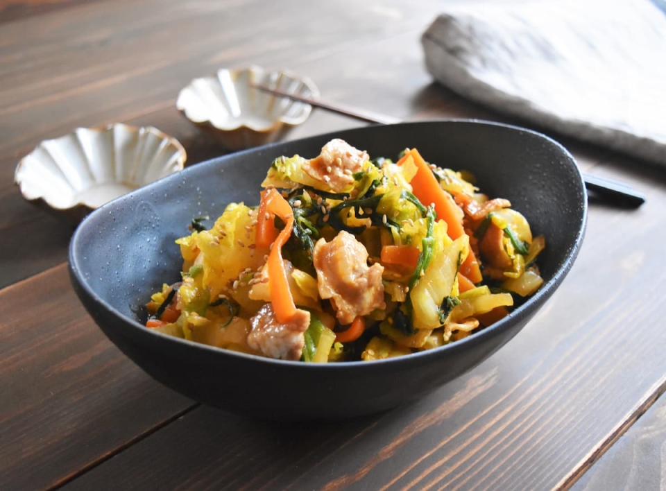 食べ応え満点♪「豚肉と白菜の韓国風おかずサラダ」レシピ