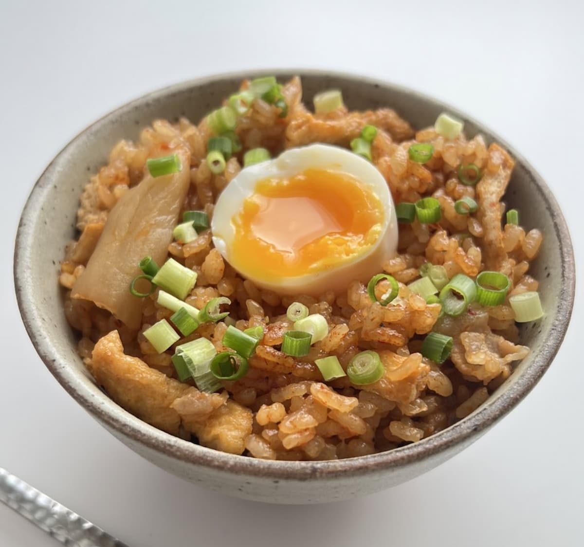 炊飯器におまかせ！「豚肉の炊き込みご飯」なら一杯で大満足♪