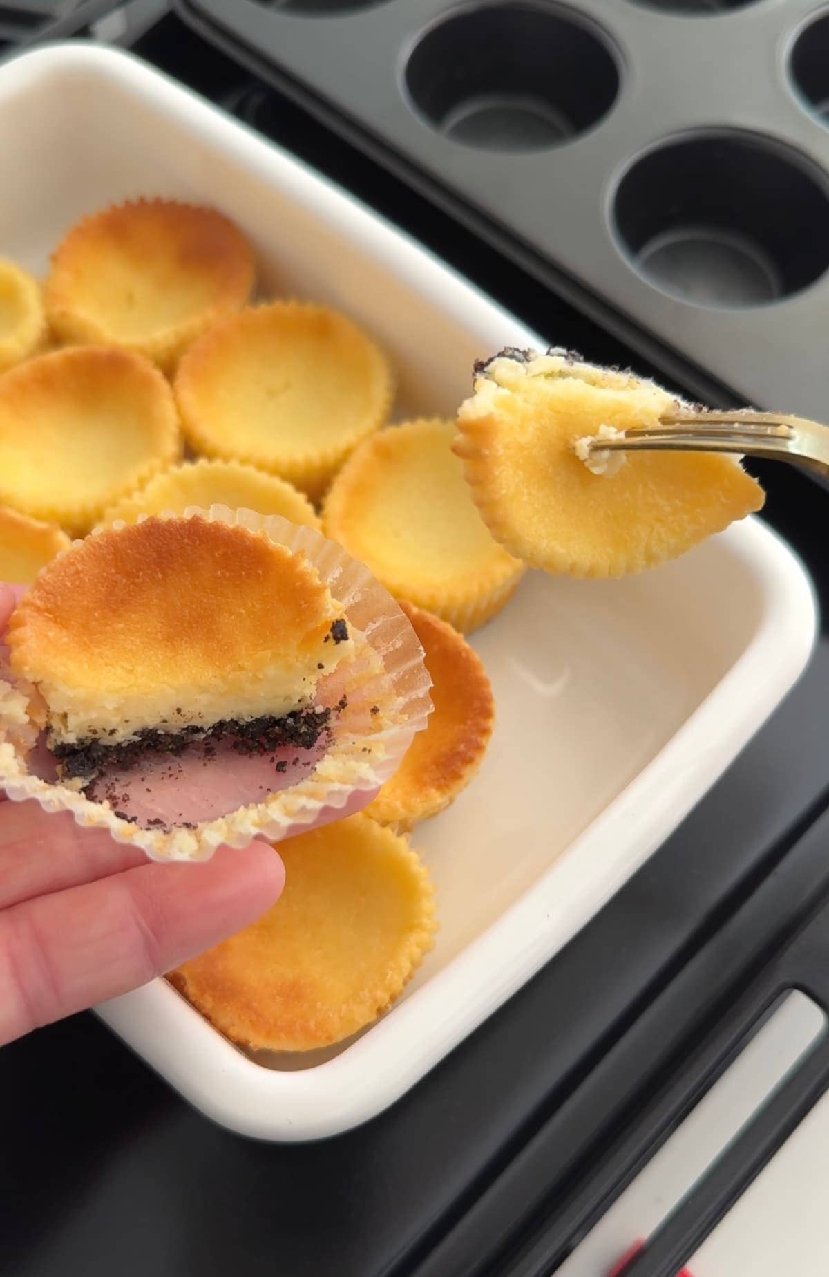 ミニサイズでパクッと何個でも食べられる♪「オレオチーズケーキ」の作り方