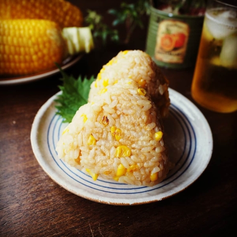 【冷凍ストックもOK】香ばしさ満点！「焼きもろこし風焼きおにぎり」の作り方