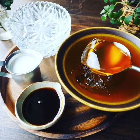 ふるんふる〜ん♪暑い日にさっぱりおいしい「ほうじ茶ゼリー」♪