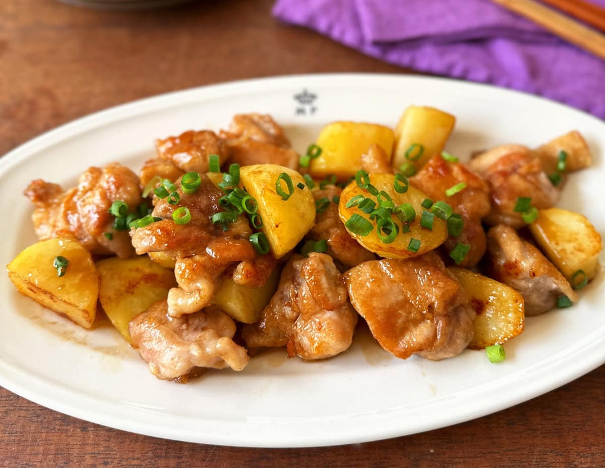 食べ応えばっちり！箸が止まらなくなる「鶏もも肉×じゃがいも」レシピ