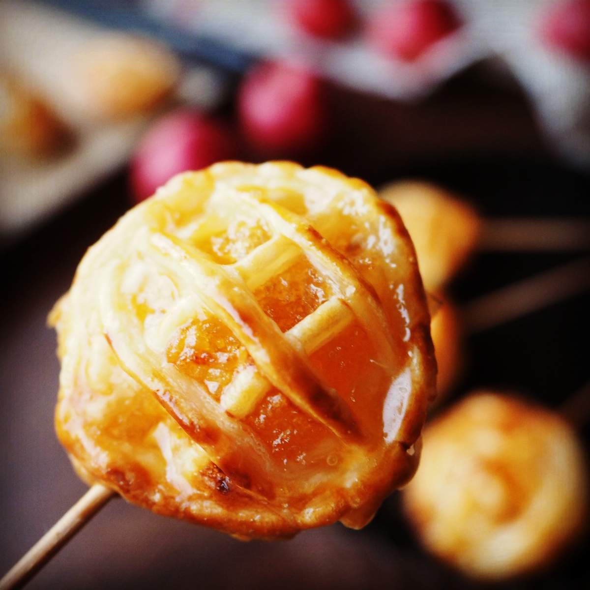 りんごジャムたっぷり♪ミニチュアみたいな「アップルパイポップ」