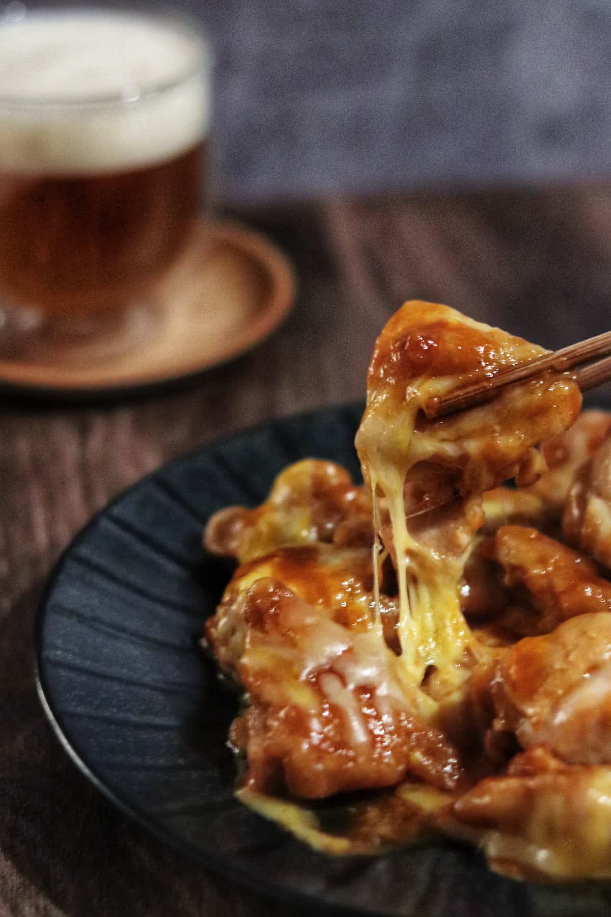 濃厚ソースでお酒もご飯も止まらない！「ピリ辛チーズチキン」の作り方