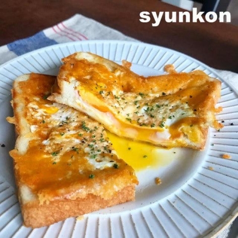 カリカリチーズ＆とろ〜り卵が最高！フライパンで簡単「卵チーズトースト」レシピ