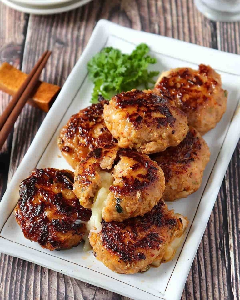 ピリ辛味がご飯にもお酒にも合う!「キムチつくね」の作り方
