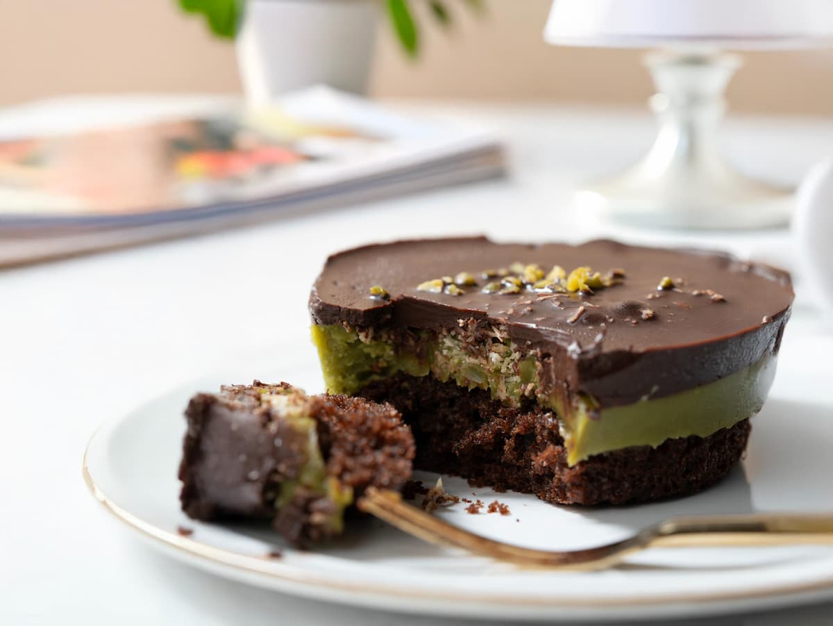 トレンドグルメの進化系「ドバイチョコ風ケーキ」が成城石井から新登場！