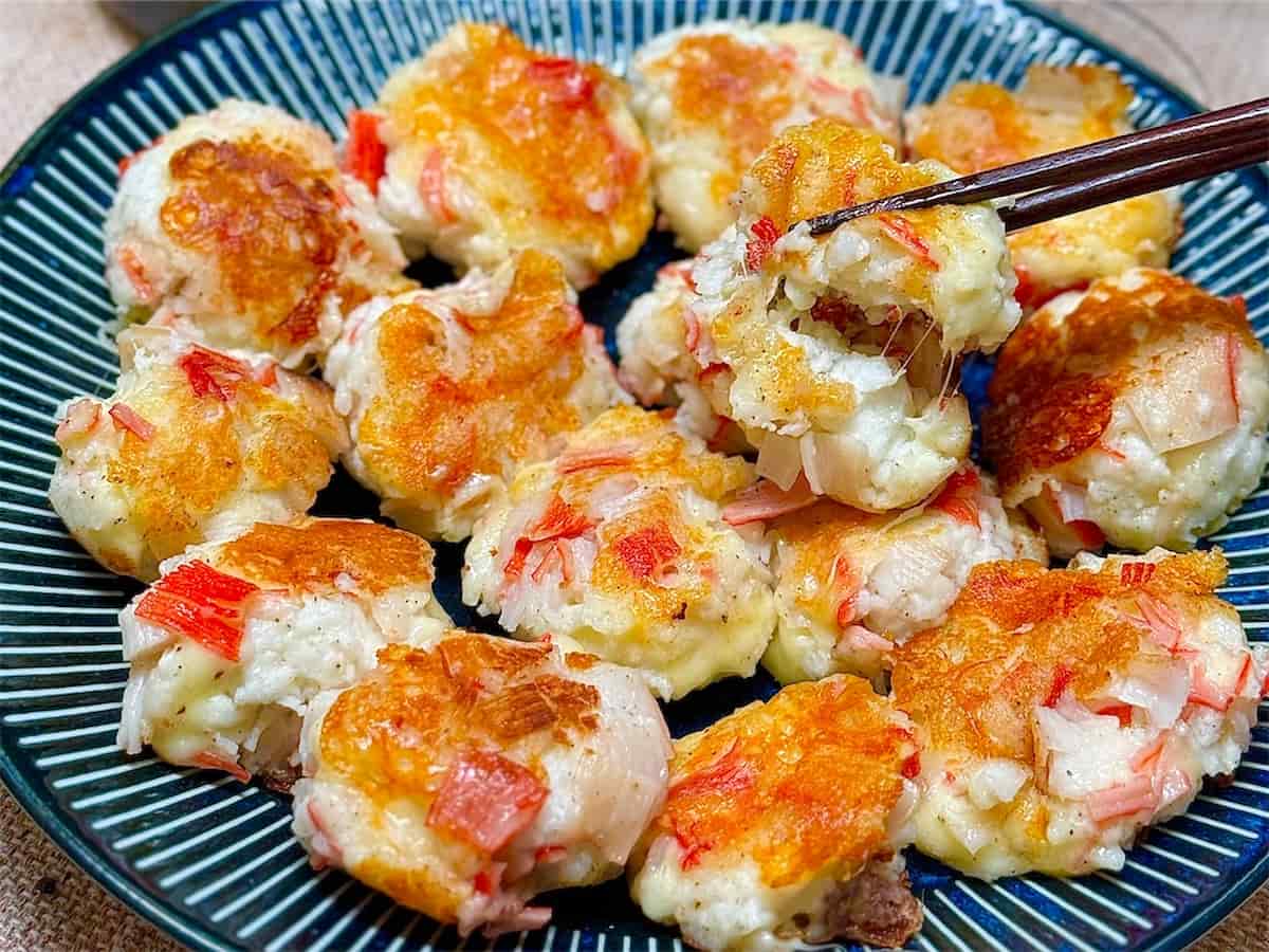 すぐ作れてご飯もお酒もすすむ♪しにゃさんの「はんぺんチーズ焼き」