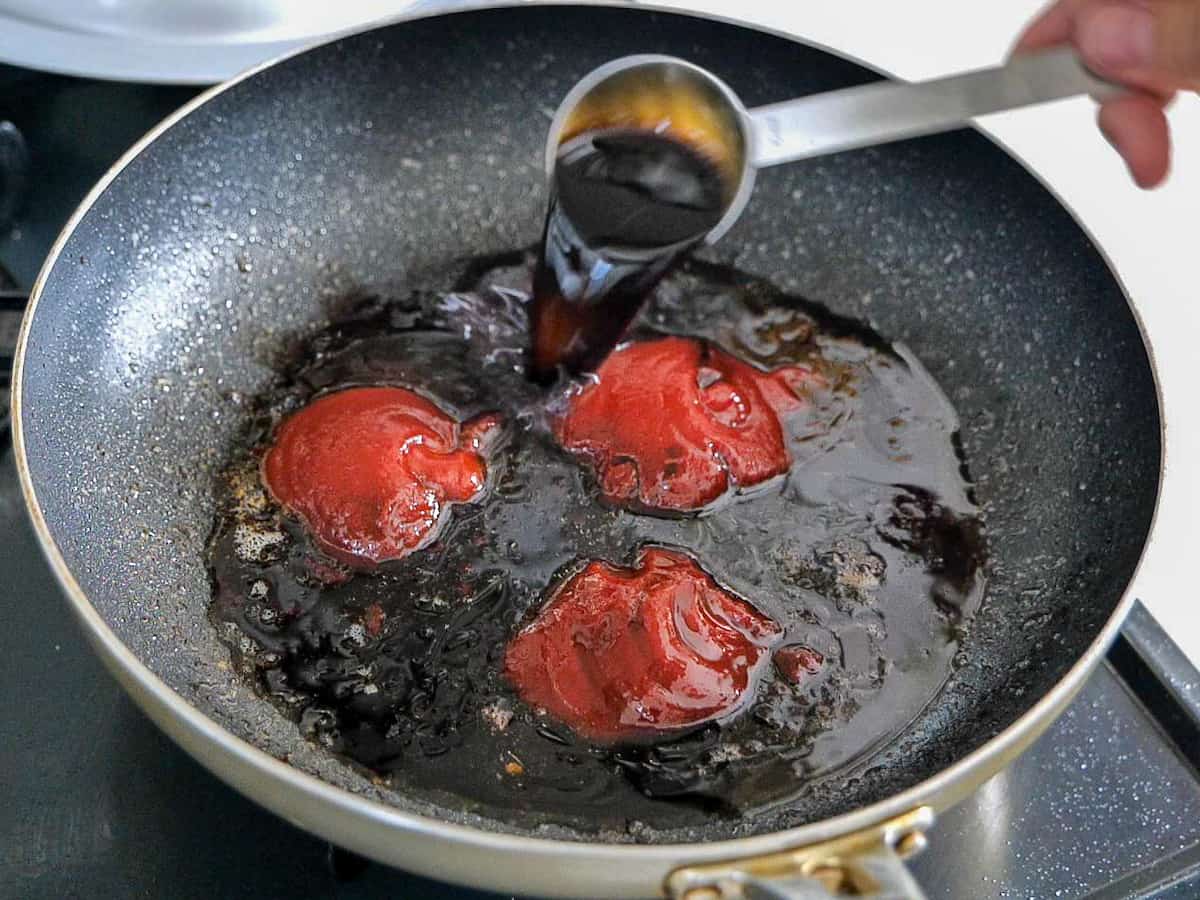半熟卵のハンバーグ作り方