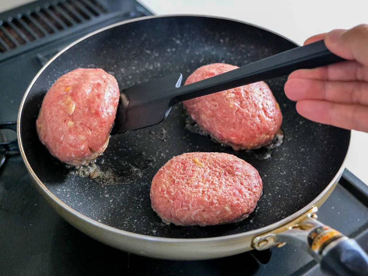 半熟卵のハンバーグ作り方