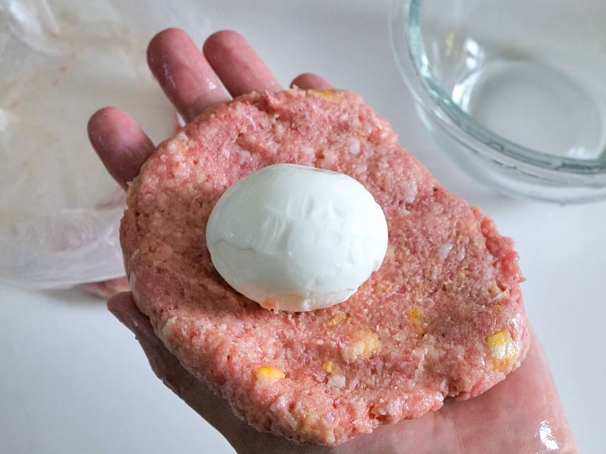 半熟卵のハンバーグ作り方