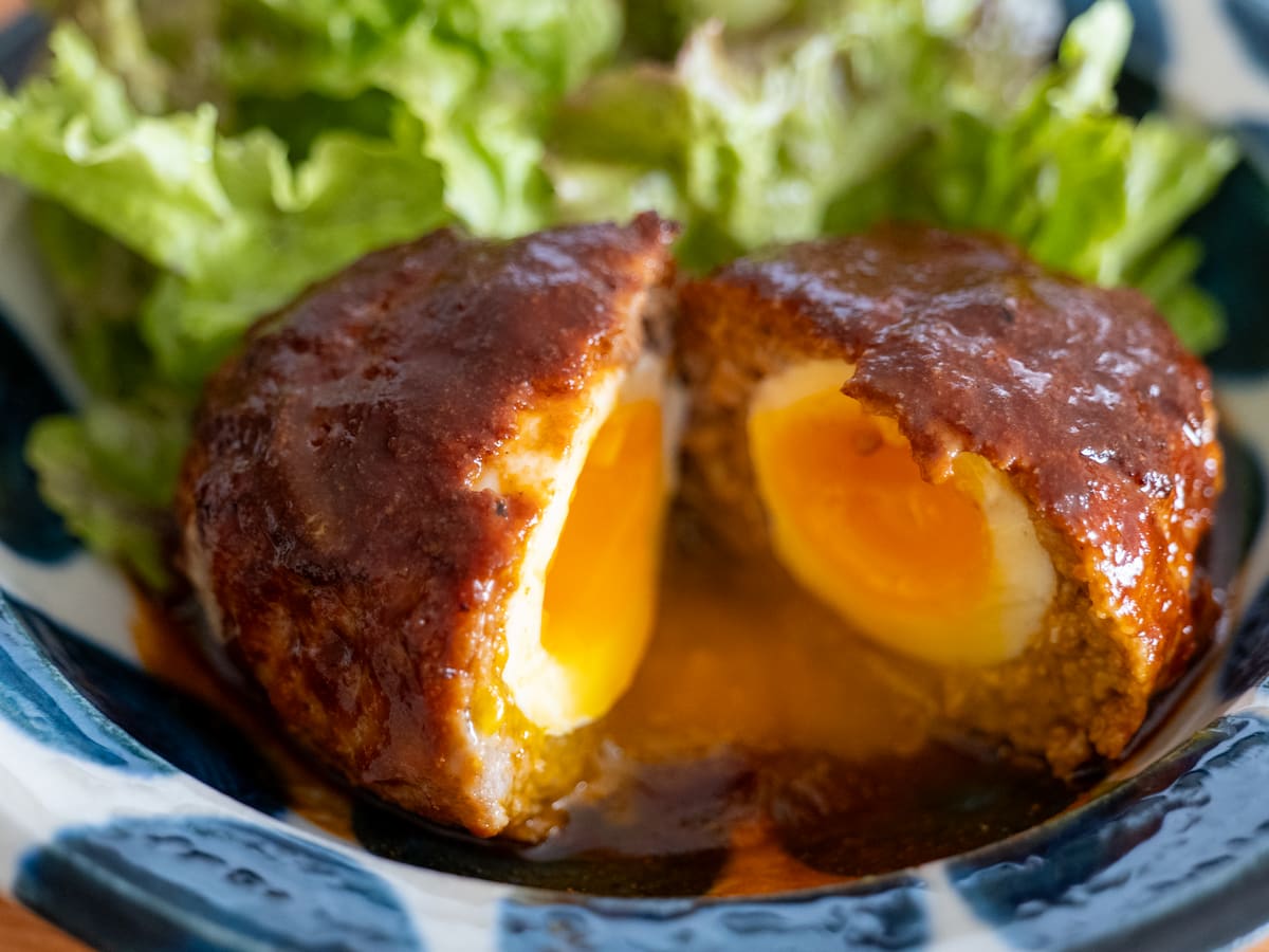 半熟卵のハンバーグ