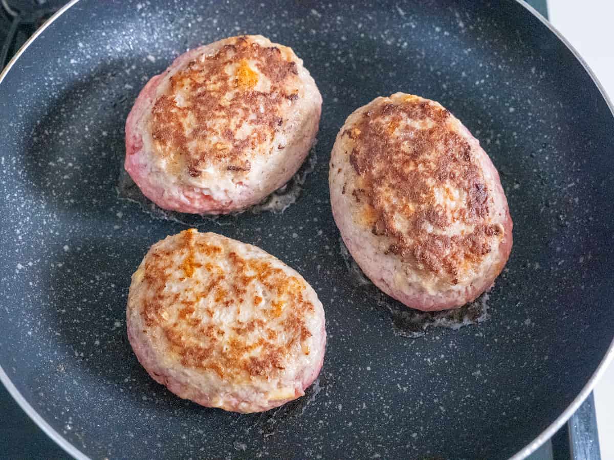 半熟卵のハンバーグ作り方