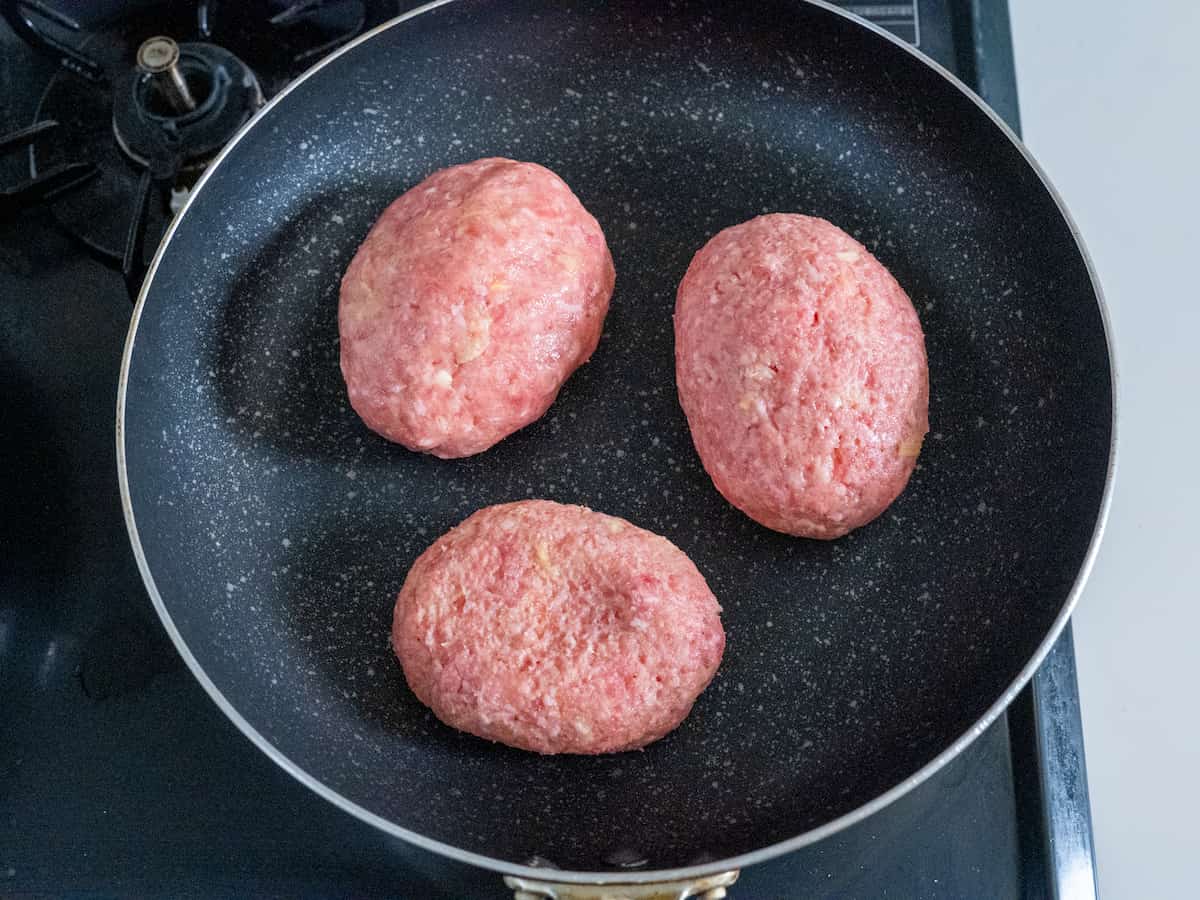 半熟卵のハンバーグ作り方