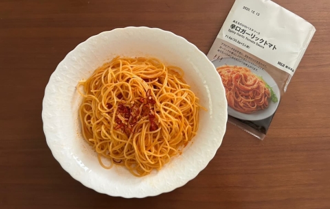あたため不要！無印の人気パスタソースに「辛口ガーリックトマト」が新登場♪