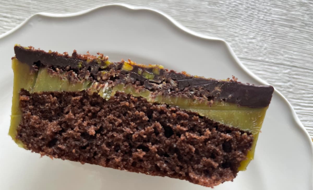 成城石井から「ドバイチョコ風ケーキ」