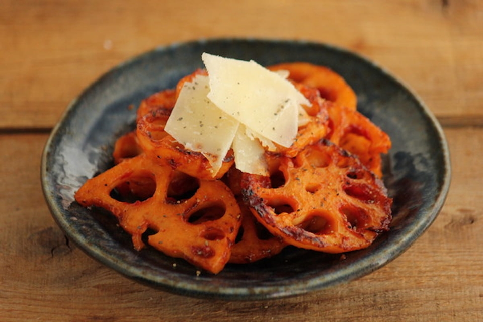 シャキッと香ばしい！「れんこん×にんにく」で作るやみつきおかず