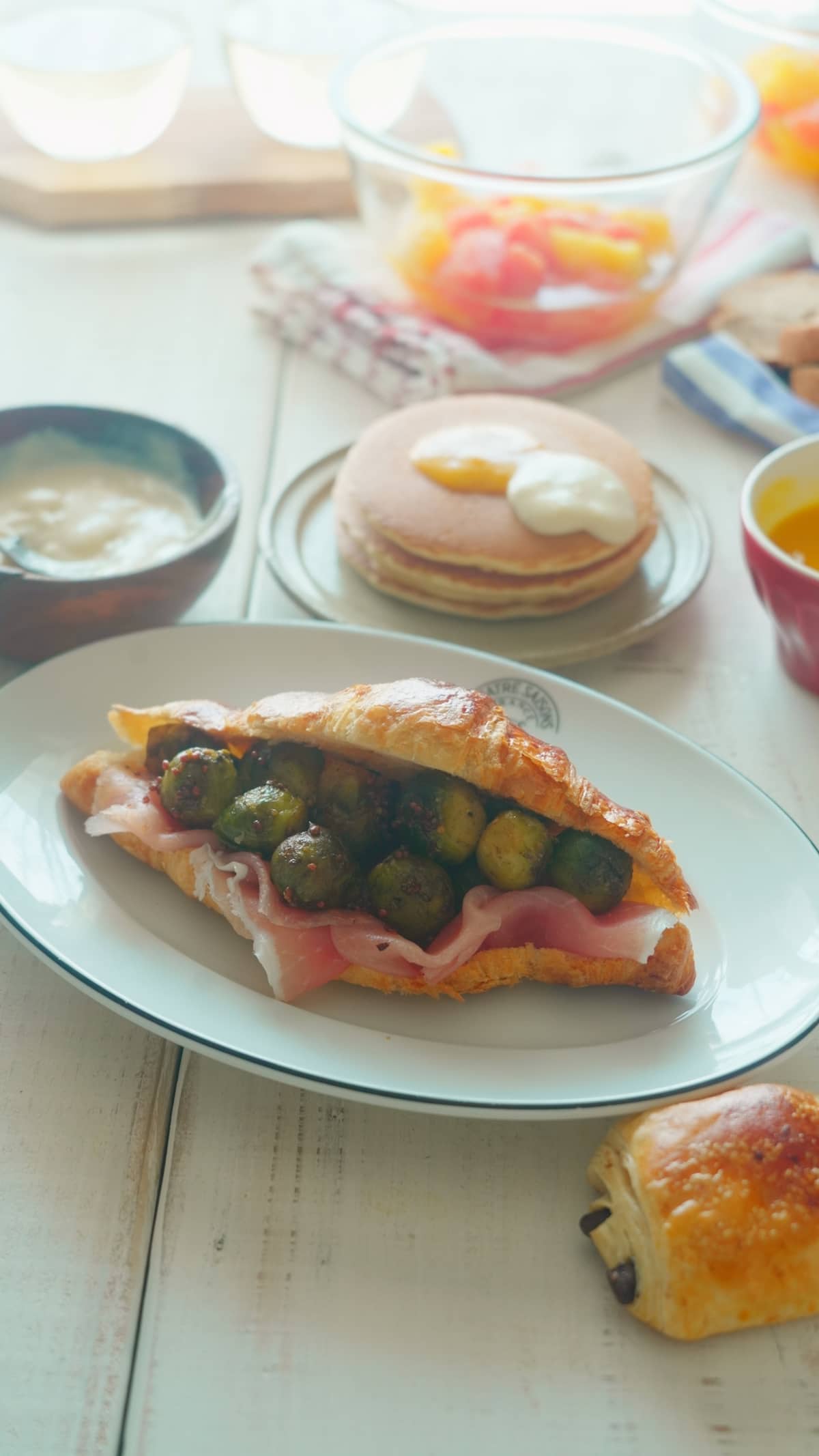 焦がしバター芽キャベツのクロワッサンサンド
