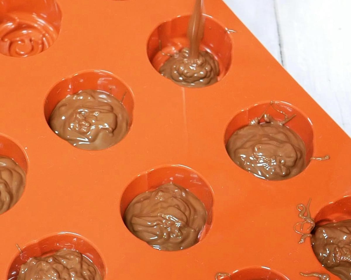 いちごとチョコで作るバラの花