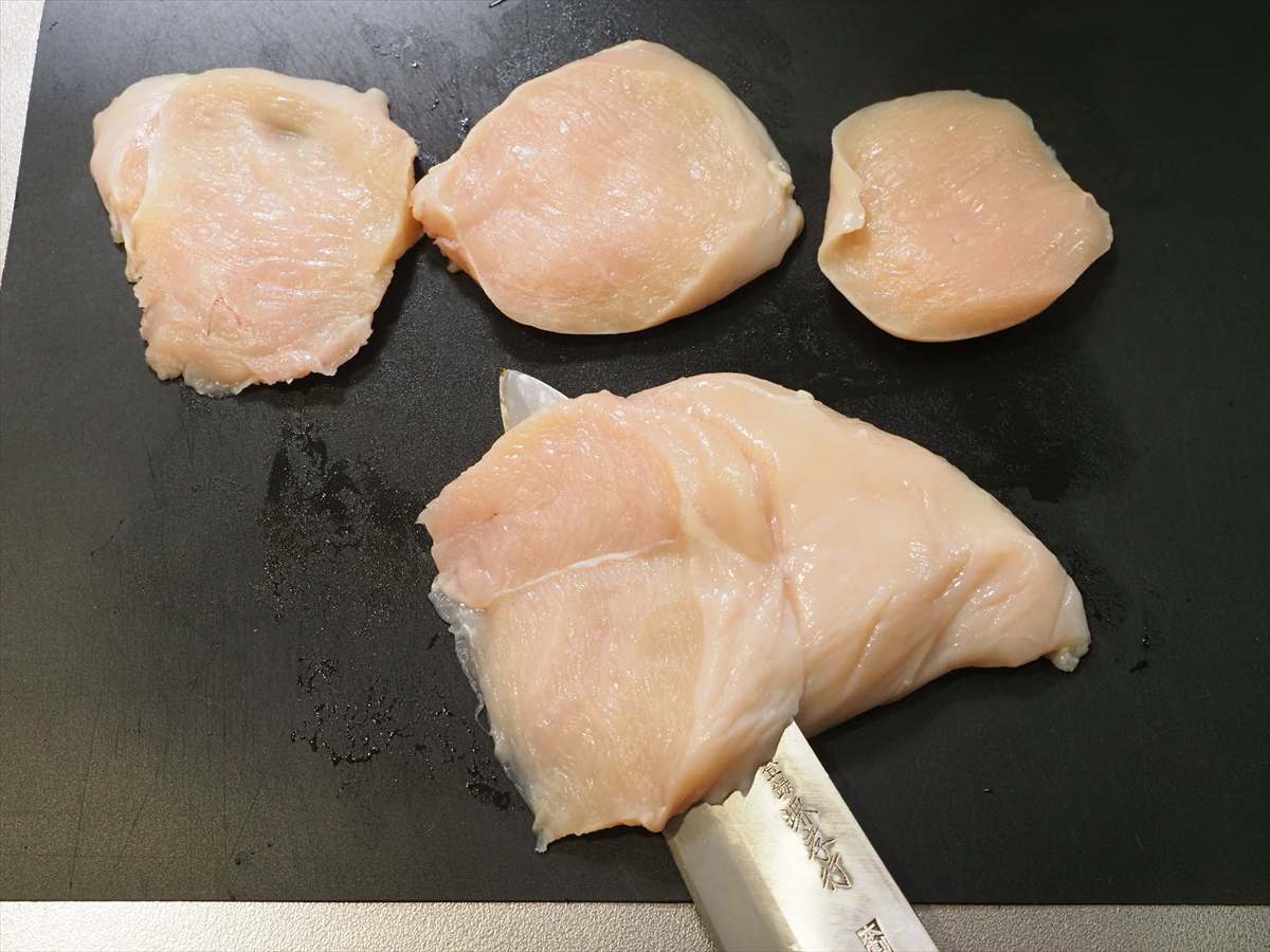 鶏むね肉の梅しそ巻き揚げ