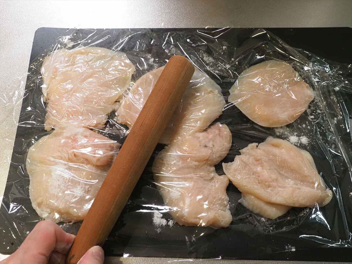 鶏むね肉の梅しそ巻き揚げ