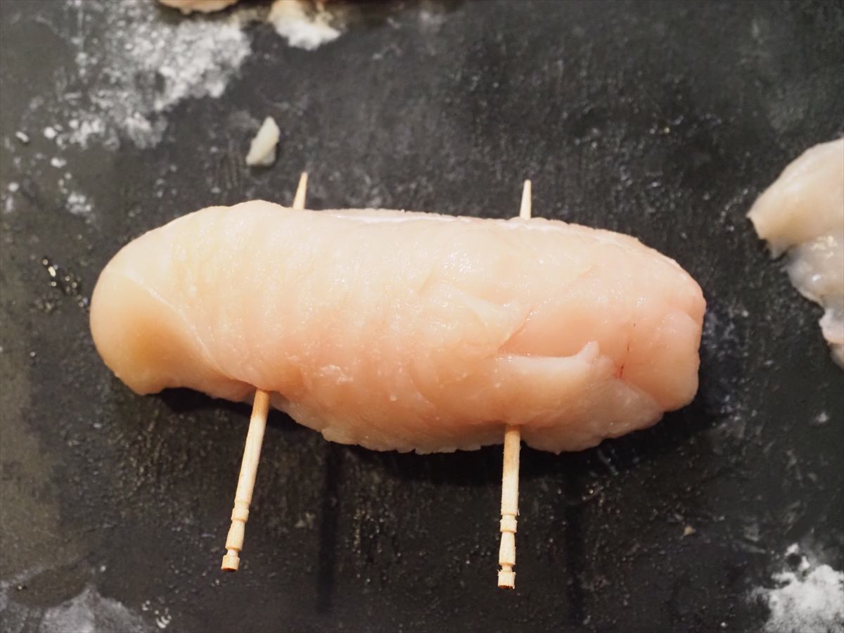 鶏むね肉の梅しそ巻き揚げ
