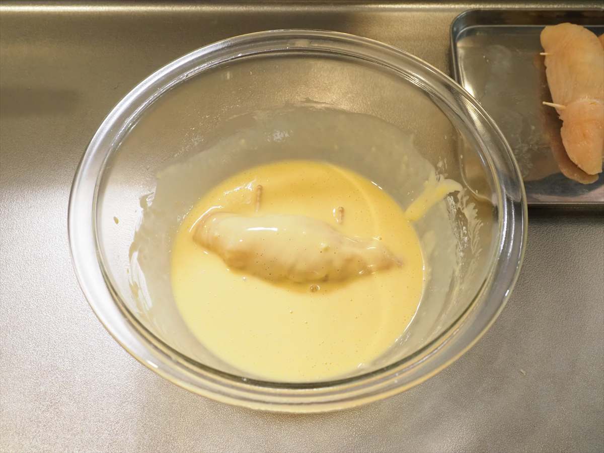 鶏むね肉の梅しそ巻き揚げ