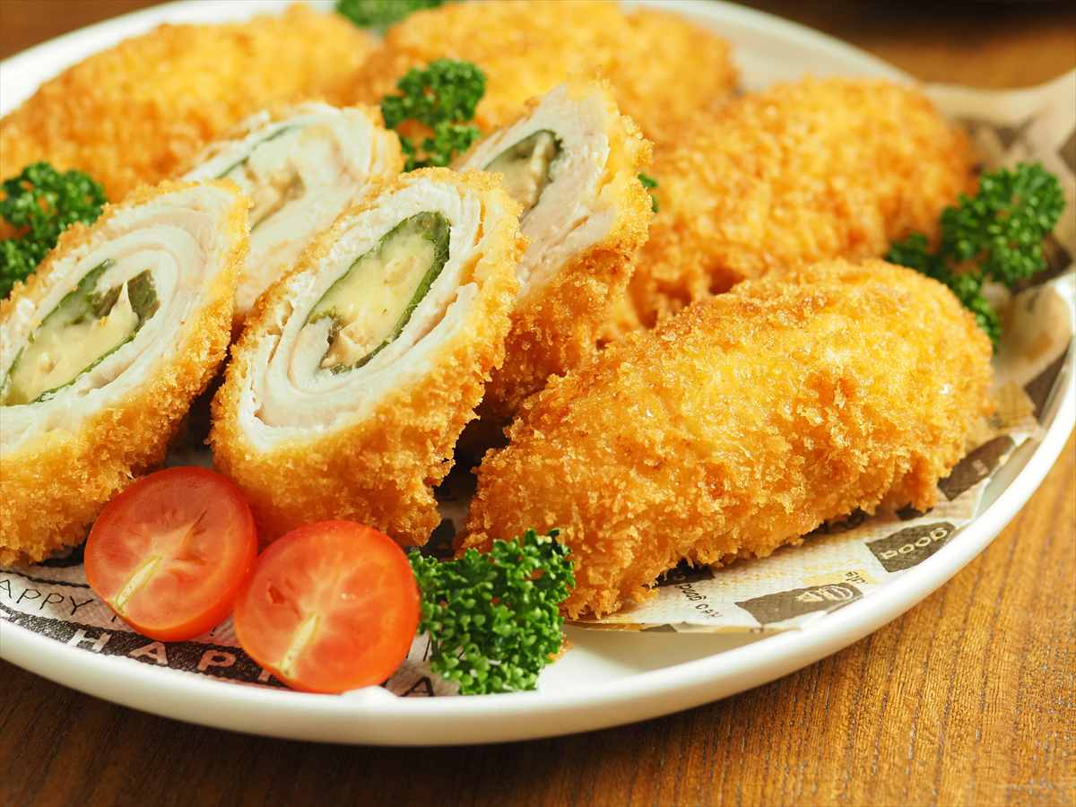 鶏むね肉の梅しそ巻き揚げ