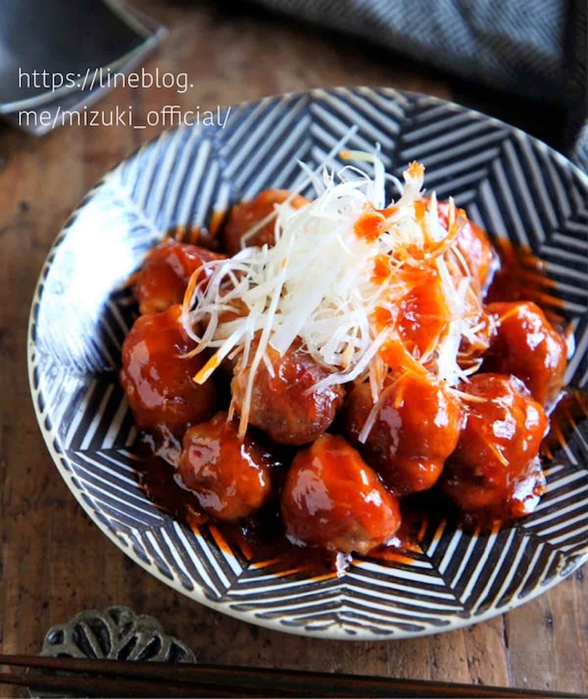 片栗粉で驚きのやわらかさ！「豚こま団子の甘酢あん」レシピ