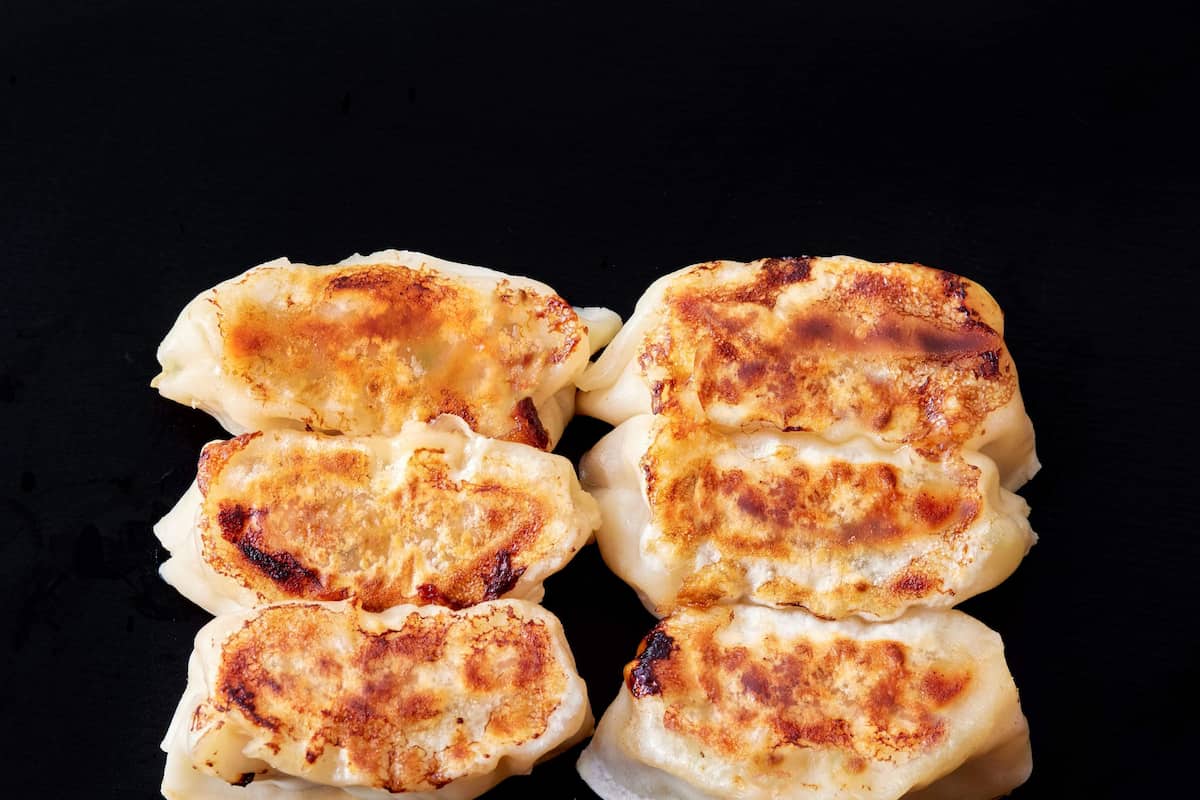 餃子専門店チャンピオンの「冷凍餃子35個」焼き