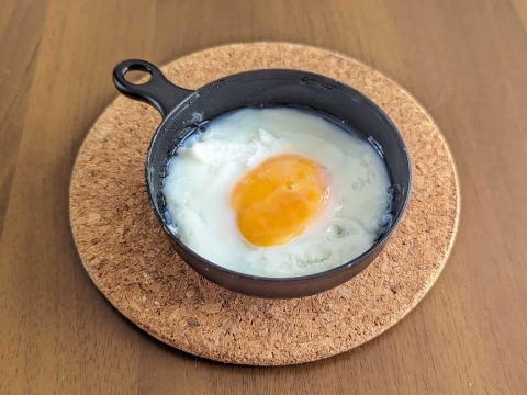 目玉焼きが1分！ダイソーの「電子レンジ調理器」で楽々時短♪