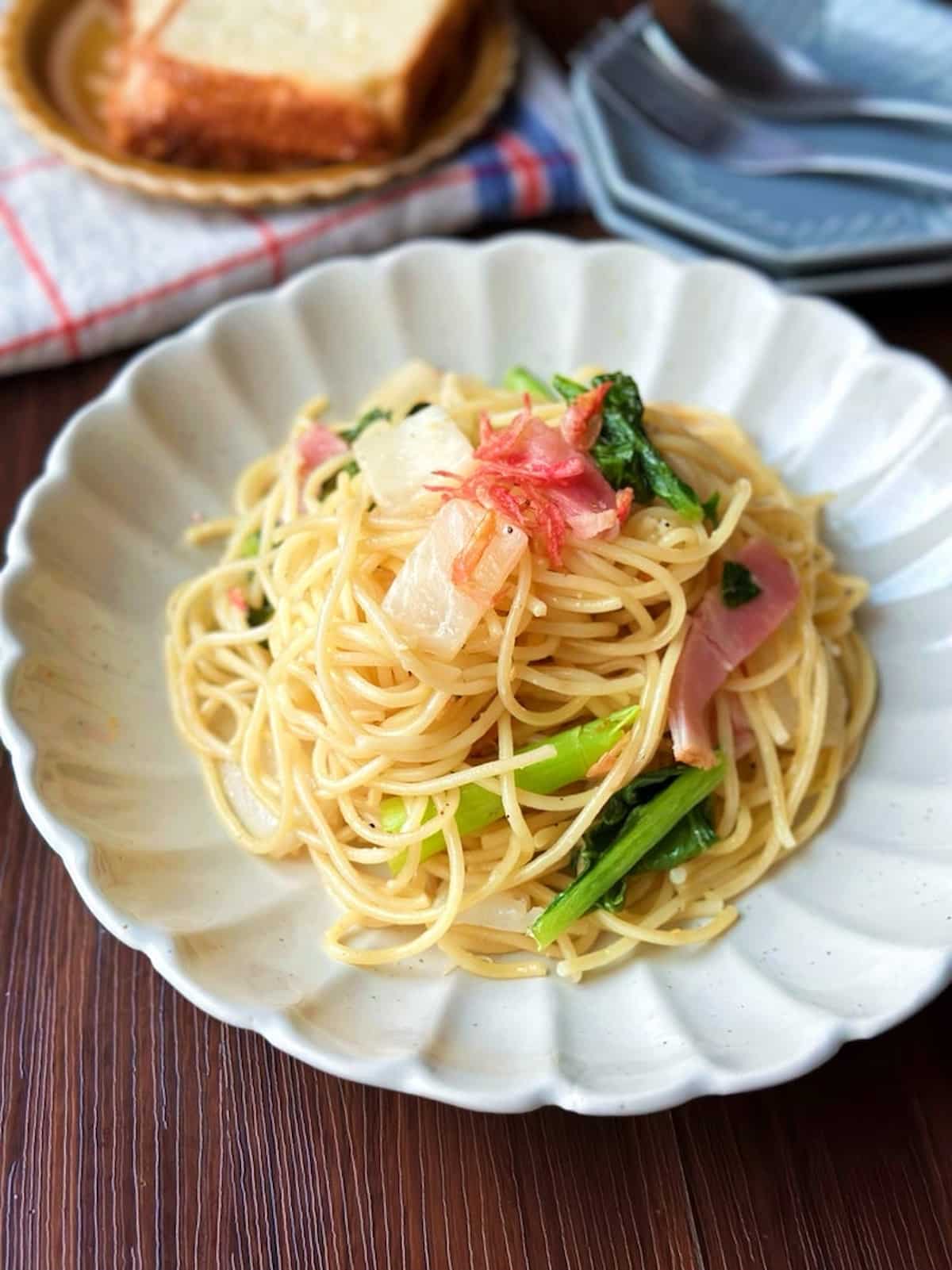 春に食べたい♪「ベーコンとかぶのパスタ」レシピ