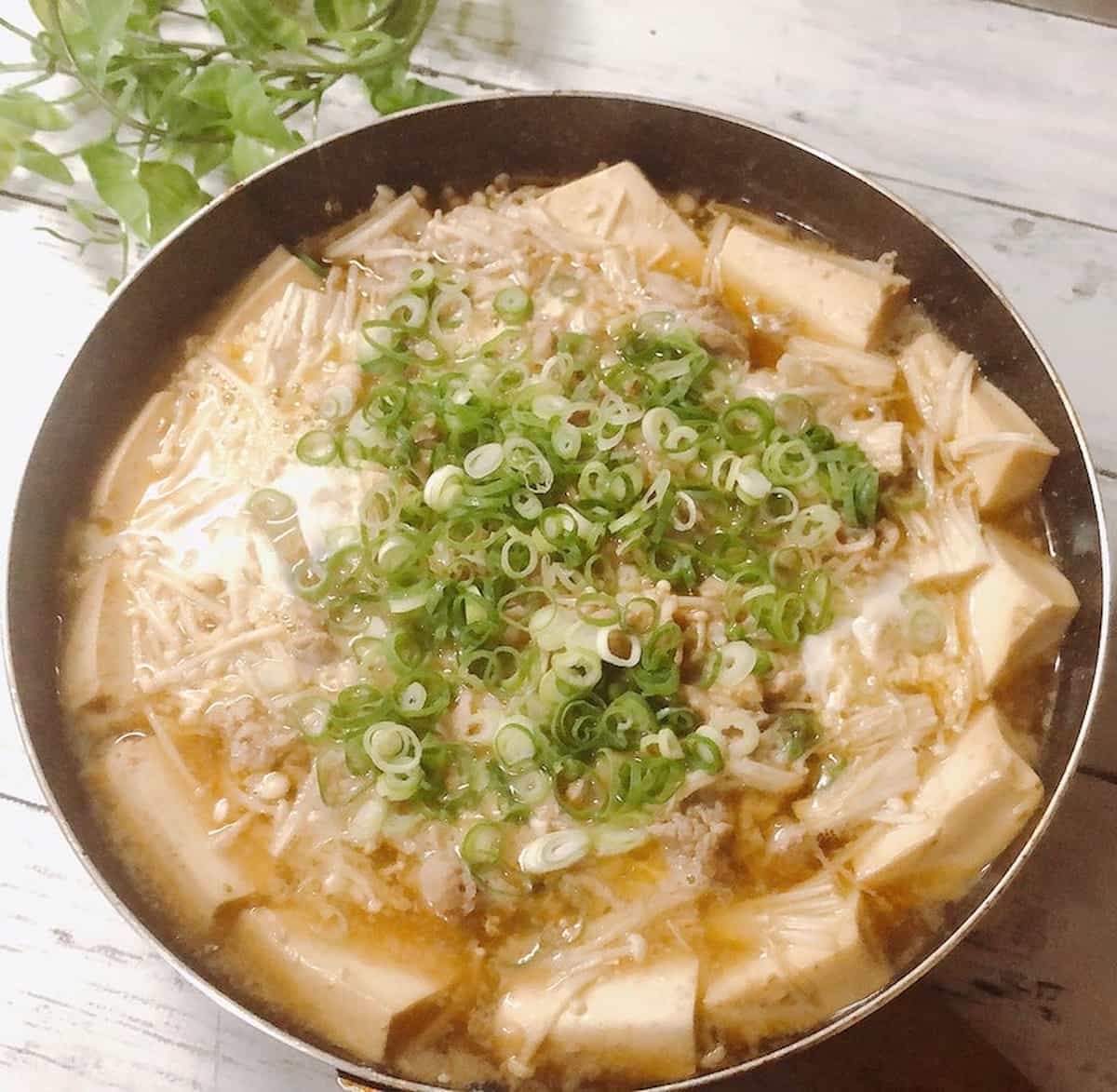 卵でボリュームアップ♪「豚こまと豆腐の節約おかず」レシピ