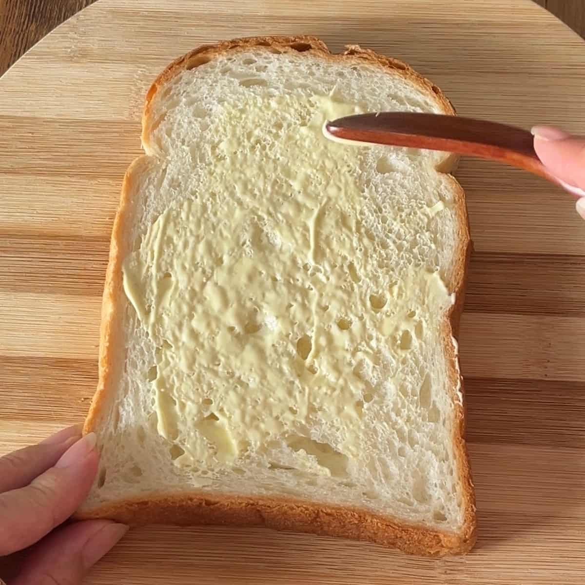 たっぷりレタスとふわとろ卵のトースト