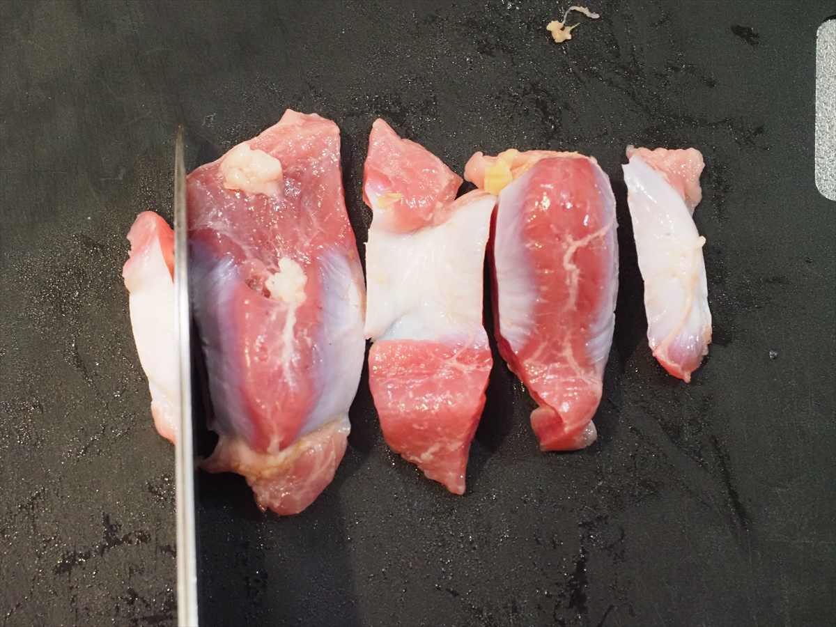 砂肝のカレー炒め、切り取った銀皮も捨てずに「銀皮のとくとく唐揚げ」にして美味しく食べる