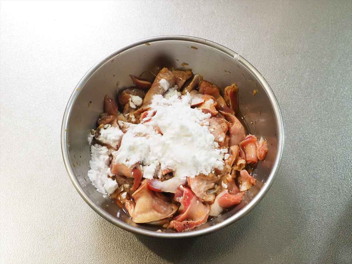砂肝のカレー炒め、切り取った銀皮も捨てずに「銀皮のとくとく唐揚げ」にして美味しく食べる