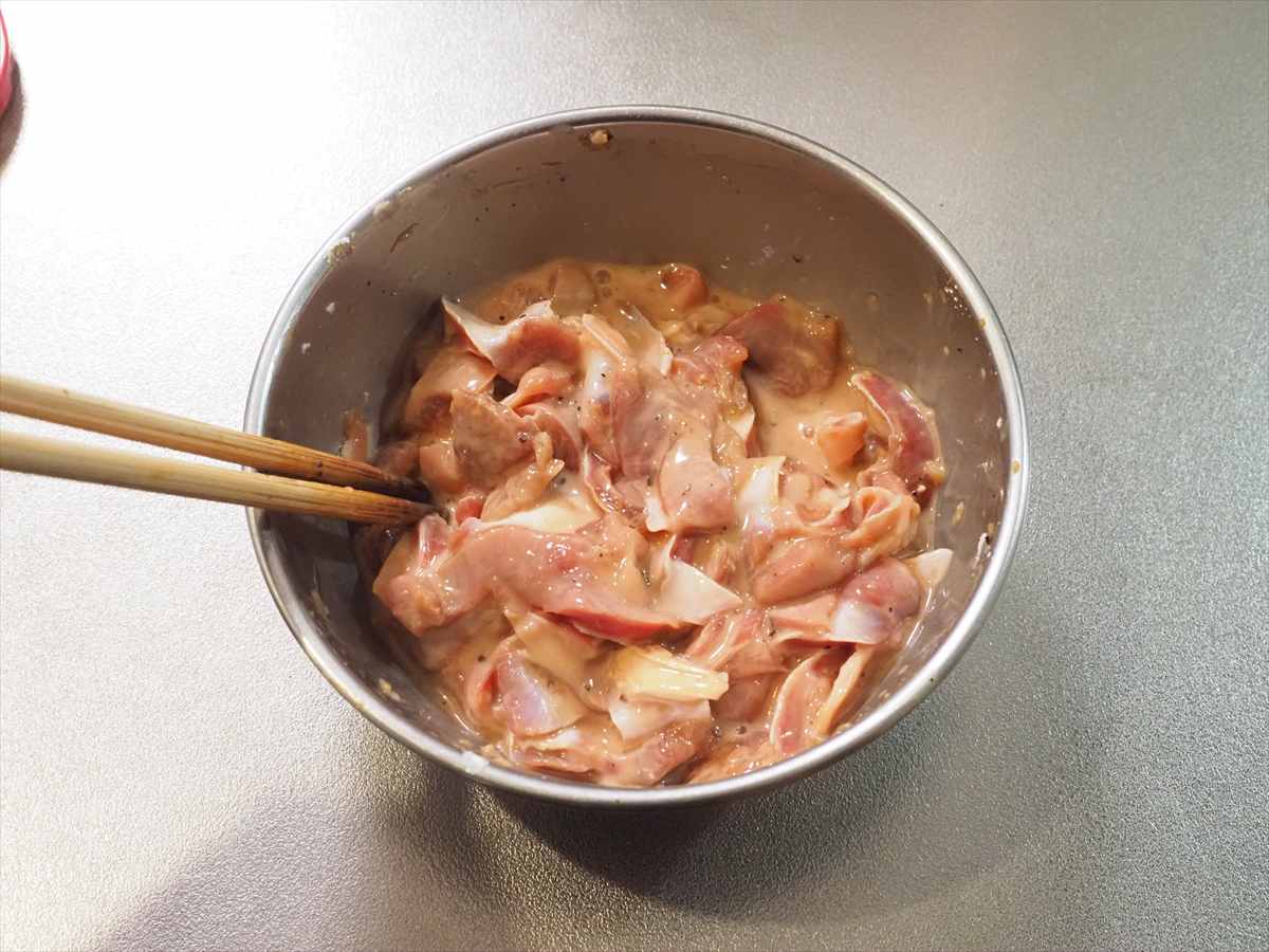 砂肝のカレー炒め、切り取った銀皮も捨てずに「銀皮のとくとく唐揚げ」にして美味しく食べる