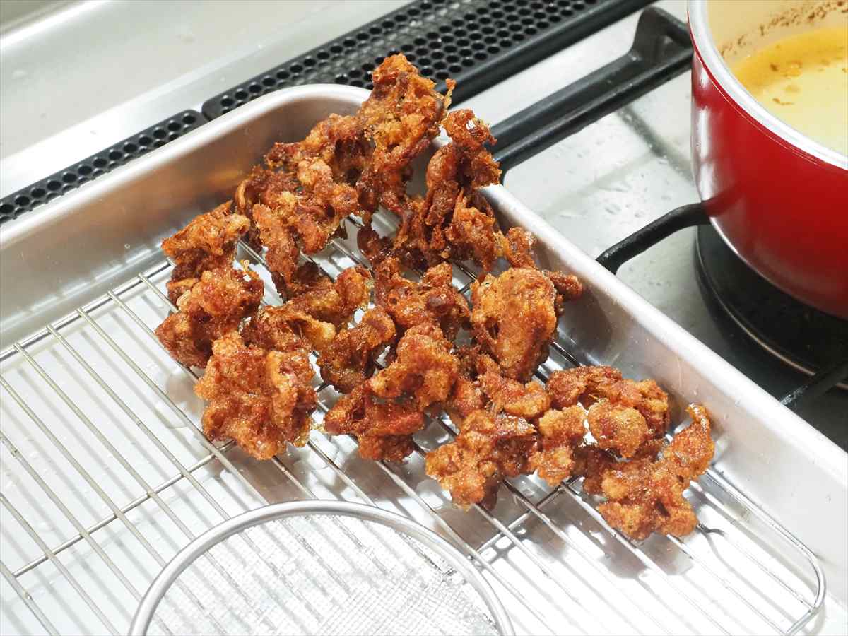 砂肝のカレー炒め、切り取った銀皮も捨てずに「銀皮のとくとく唐揚げ」にして美味しく食べる