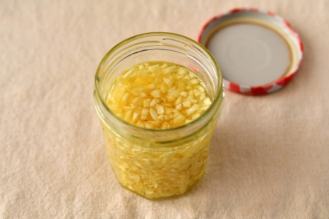 「にんにく」は刻んで「オイル」に漬けて！中華もイタリアンもOK♪