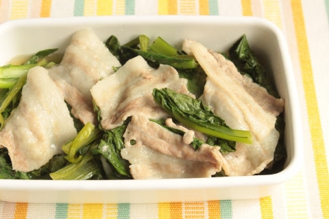 包丁不要＆レンジで簡単！「豚バラと小松菜の煮びたし」レシピ