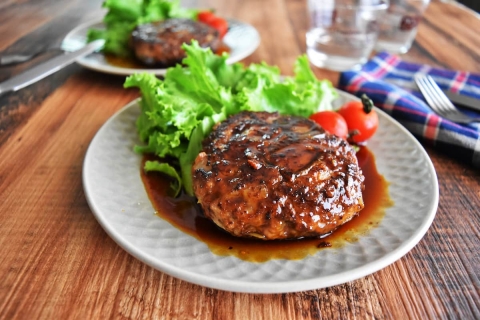 肉汁あふれる♪「ごろっとなすのジューシーハンバーグ」レシピ