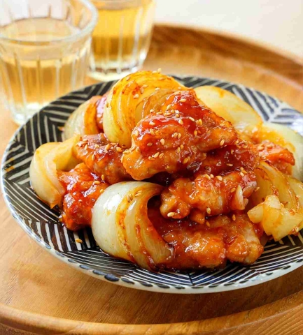 ピリッと甘辛！ フライパンで簡単「鶏肉のコチュジャン炒め」レシピ