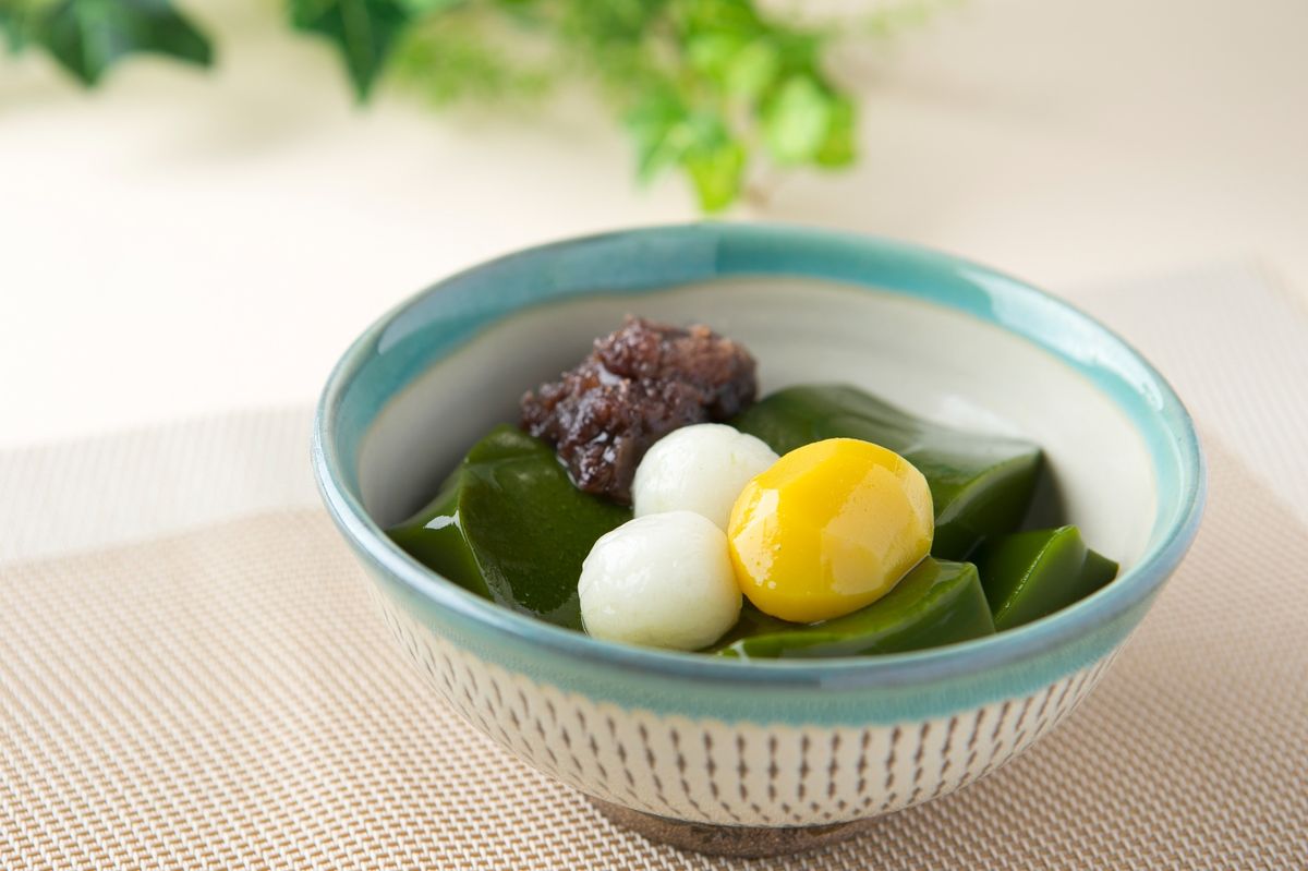 千紀園「宇治抹茶ゼリー」と陶器に盛り付けたイメージ