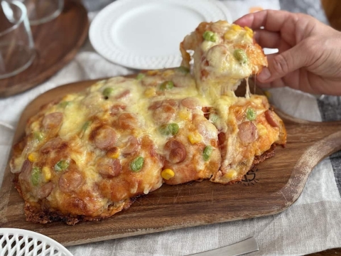 「ピザが焼けたよ！」で家族が集まる♪簡単ふわもち「ちぎりピザパン」の作り方