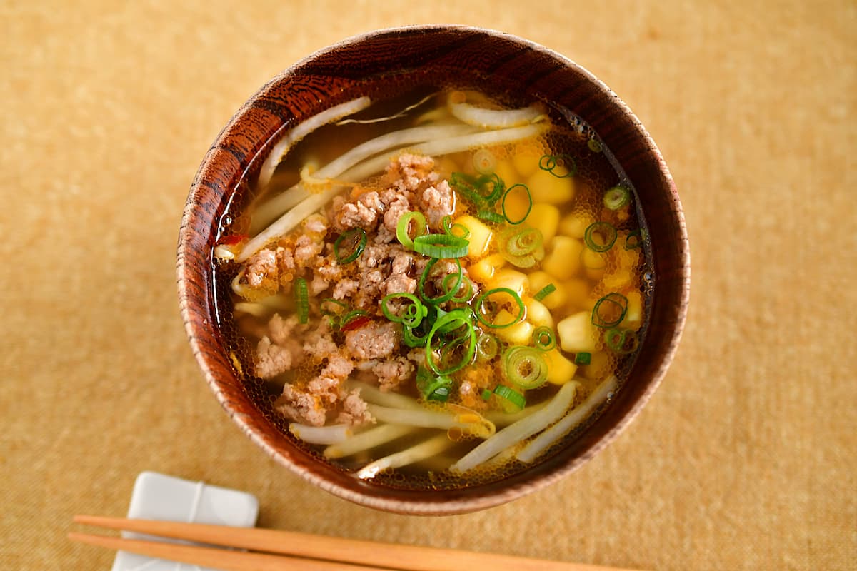 ピリ辛肉みそそぼろを使ったみそラーメン風スープ