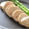 「鶏ハム」の火の通りが心配な方へ！しっかり加熱でもパサつかないおいしい作り方