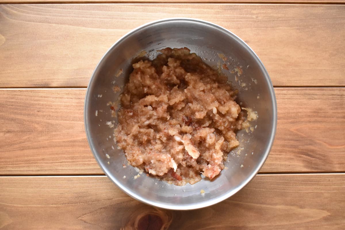 ドレッシングを作る(わかめと大根の梅おろしサラダ)