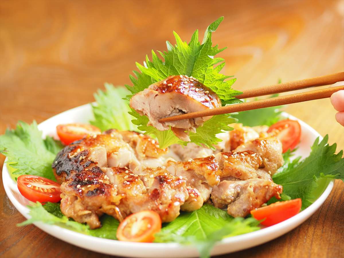 漬けて焼くだけ！驚くほどやわらかい「鶏もも肉のみそ漬け焼き」レシピ