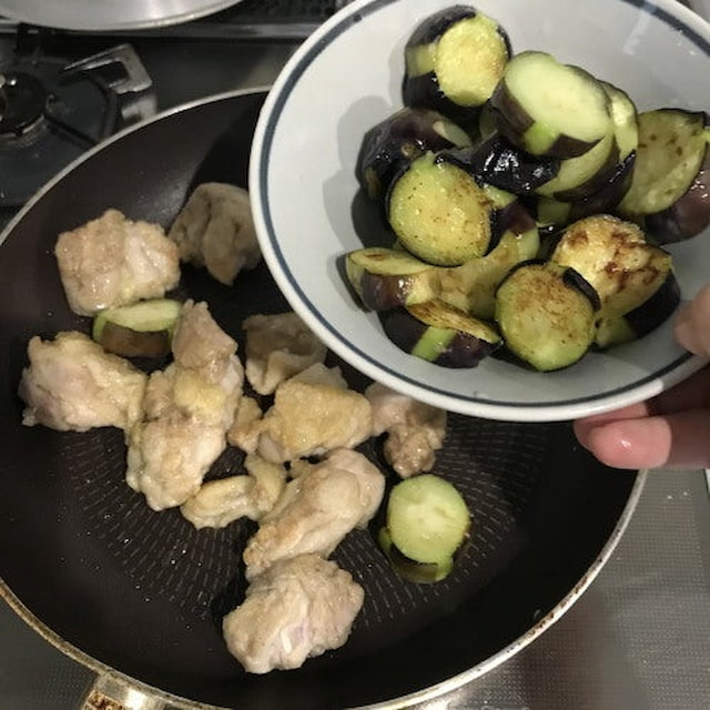 山本ゆりさんの「鶏とナスの甘酢だれ＊マヨソースがけ」レシピ