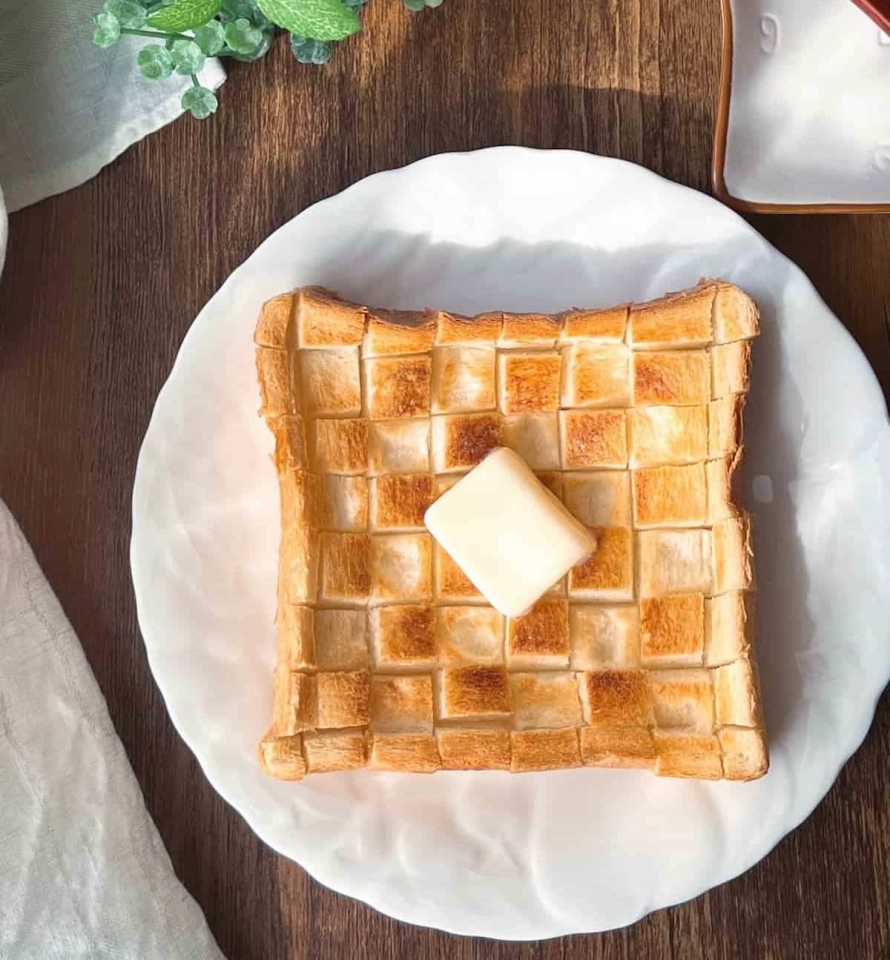 サックサク食感がたまらない♪「モザイクバタートースト」の作り方